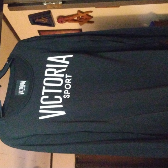 Victoria Sports Sweatshirt - Picture 2 of 4